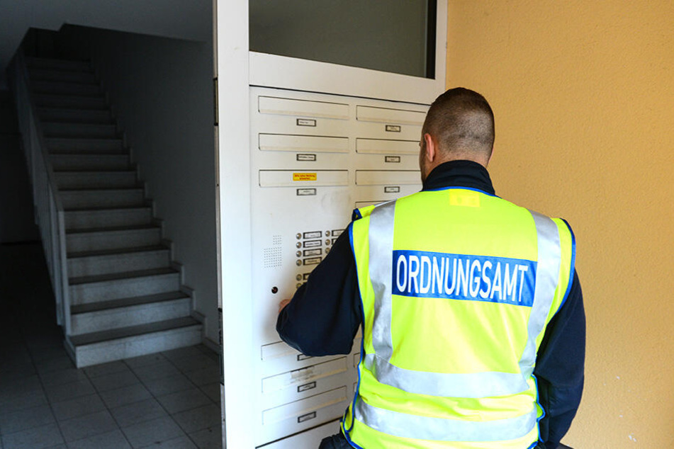 Waffenbesitzer müssen dem örtlichen Ordnungsamt bei unangemeldeten Kontrollen die Tür öffnen - in Sachsen wird das recht unterschiedlich gehandhabt.