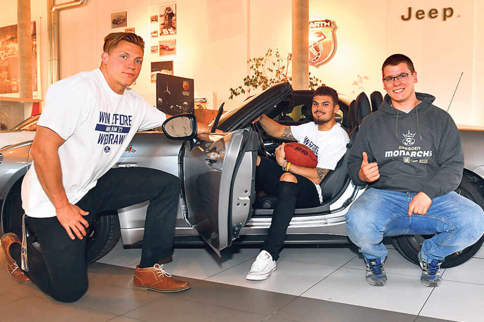 Linebacker A.J. Wentland (v.l.), Quaterback Zack Greenlee und Kicker Florian Finke bei der Saisoneröffnungs-Pressekonferenz im Autohaus Glöckner. Letzterer ist für die neue Serie sehr zuversichtlich und lobt die neue Team-Mentalität.