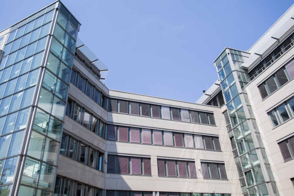 AfD-Zentrale in NRW von Ermittlern durchsucht! | TAG24