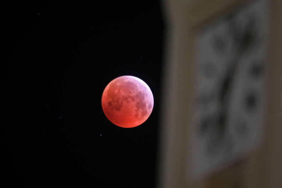 Der Blutmond in Tettau bei Schönberg (bei Glauchau).