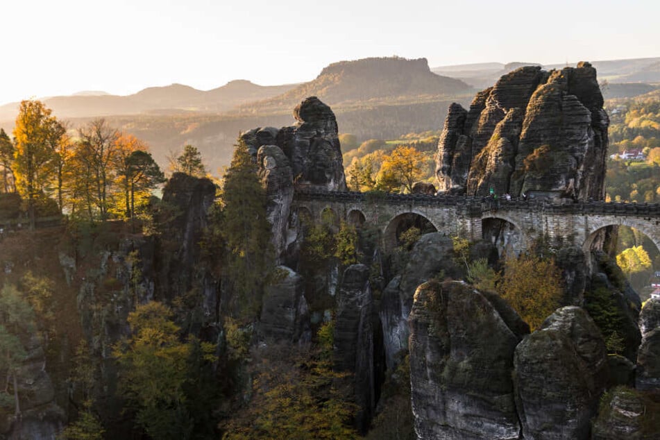 Viele Menschen zog es am Freitag in die Sächsische Schweiz. (Archivbild)