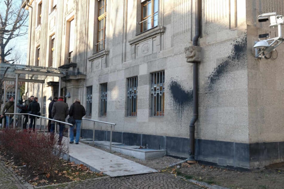 Das Gebäude des 5. BGH-Strafsenats in Leipzig wurde in der Silvesternacht von 50 Vermummten angegriffen.