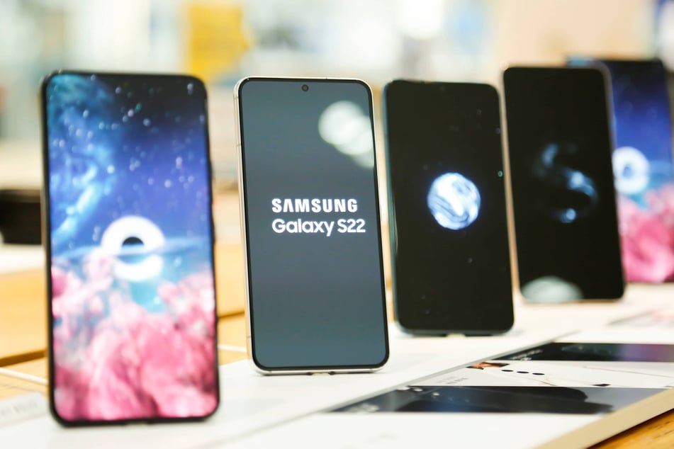 Samsung phones, including the S22 series, may be vulnerable to attacks, according to a Project Zero report,