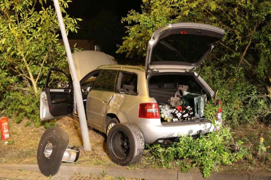 Im Kofferraum stand ein Bierkasten. Der 22-jährige Fahrer war betrunken.