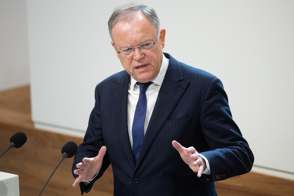 Stephan Weil (SPD), Ministerpräsident Niedersachsen, spricht bei seiner Regierungserklärung im niedersächsischen Landtag.