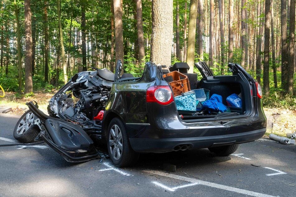 Das Dach des Passats wurde beim Unfall komplett abgerissen.