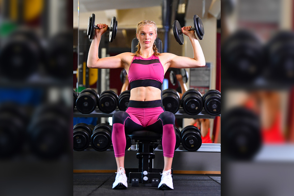 Linda Bock (21) ließ beim Fotoshooting für den Kalender bereits die Muskeln spielen. Am heutigen Dienstag auch am Netz gegen Erfurt?