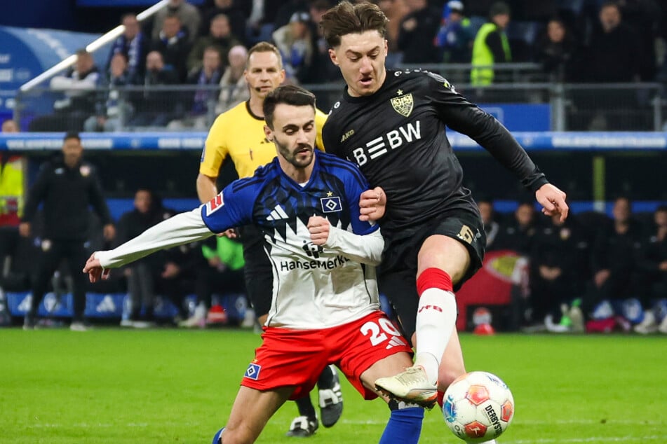 Im Hinspiel zwischen dem HSV und dem VfB Stuttgart schoss Fábio Vieira (25, l.) die Rothosen ganz spät zum Heimsieg.