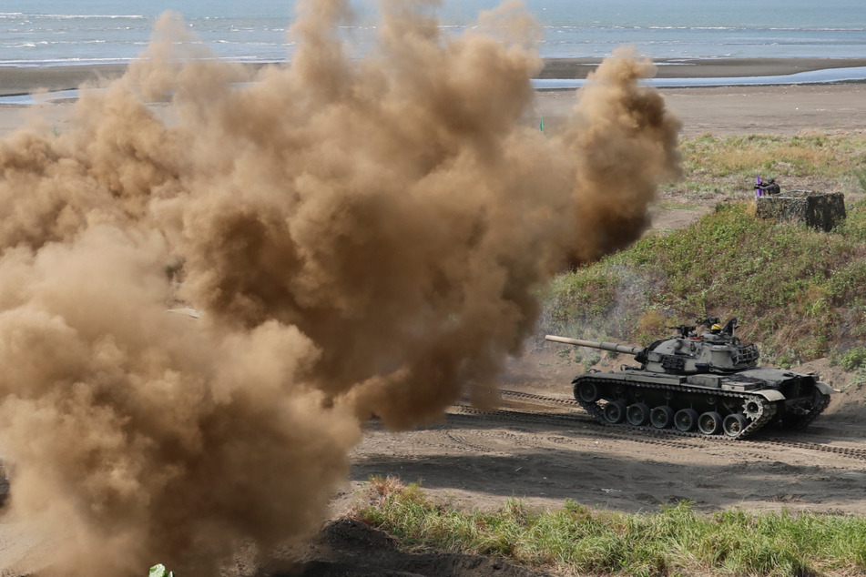 Ein taiwanesischer M60-A3-Panzer wird im Rahmen der 37. Han-Kuang-Feuerübung für eine Küstenverteidigungsoperation eingesetzt.