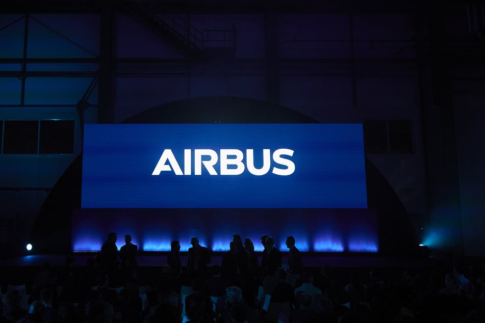 Flugzeughersteller Airbus hat kurzfristig über 6000 Flugzeuge zur Überprüfung beordert. (Symbolbild)