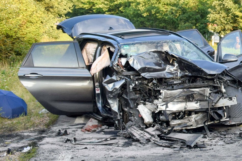 Tödlicher Unfall: Skoda kracht in Gegenverkehr, Beifahrerin im BMW stirbt