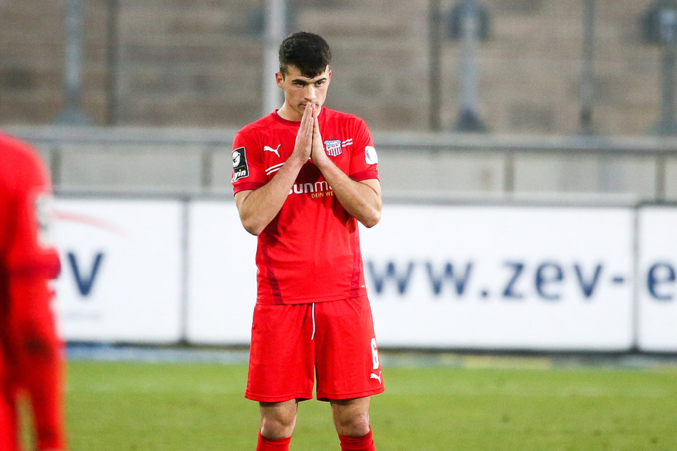 Abwehrmann Jozo Stanic (21) muss gegen Halle gelbgesperrt zusehen.