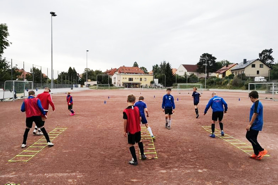 Weil die SG Dölzschen nur den Ascheplatz zum Trainieren und Spielen hat, läuft der Nachwuchs weg.