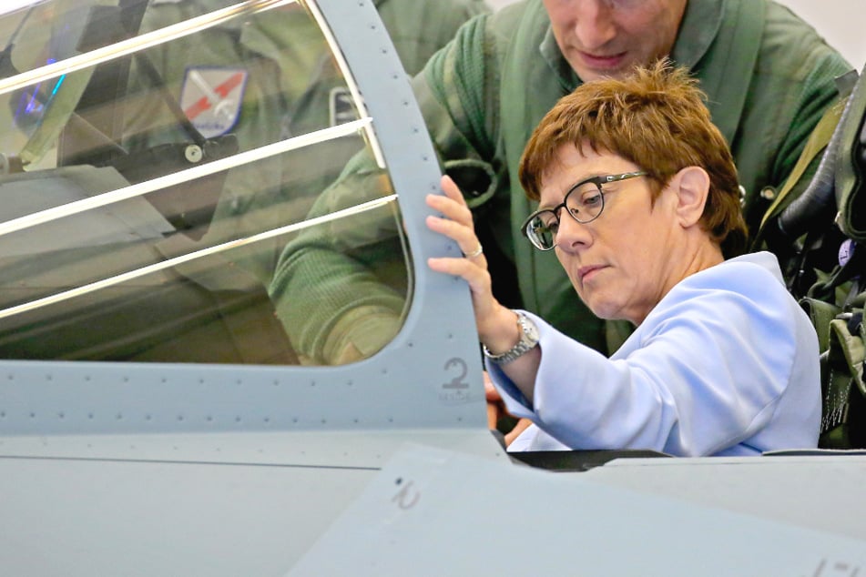 Verteidigungsministerium will Dutzende Eurofighter und F-18 kaufen!