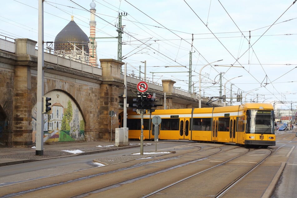 Eine Überprüfung der Abwasserkanäle sorgt zu Beginn nächster Woche für kleinere Einschränkungen bei den DVB. (Archivbild)