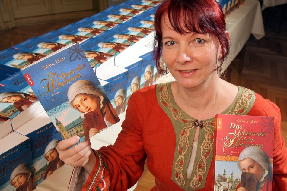 Sabine Ebert 2007 bei der Präsentation des Romans "Die Spur der Hebamme" - dem zweiten Buch der Saga. "Das Geheimnis der Hebamme" erschien am 1.11.2006.