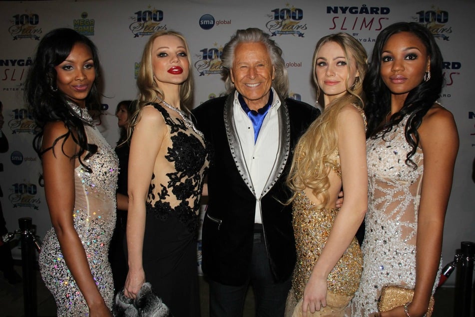 Peter Nygard (c.) at the Norby Walters 24nd Annual Night Of 100 Stars Oscar Viewing Gala in 2014 (archive image).