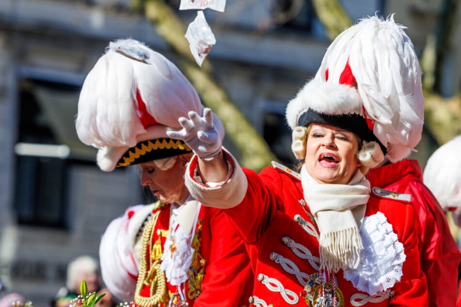 Kurz nach ihrem Gastspiel beim Kölner Rosenmontagszug machte sich Nancy Faeser (54, SPD) auf den Weg nach Mannheim.