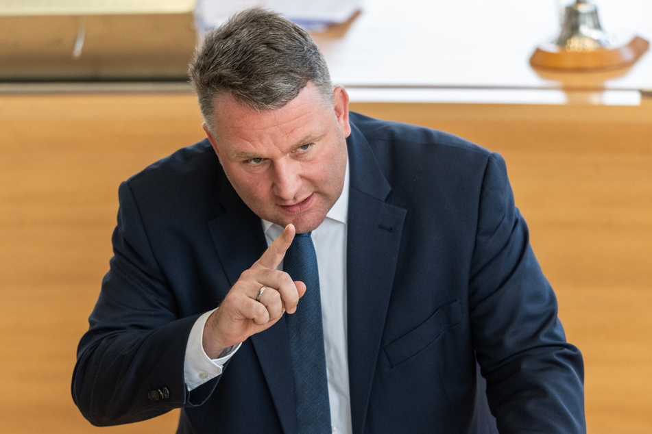 Christan Hartmann (47), CDU-Fraktions-Chef im Sächsischen Landtag, fordert eine konsequente Verfolgung der Schläger von Annaberg.
