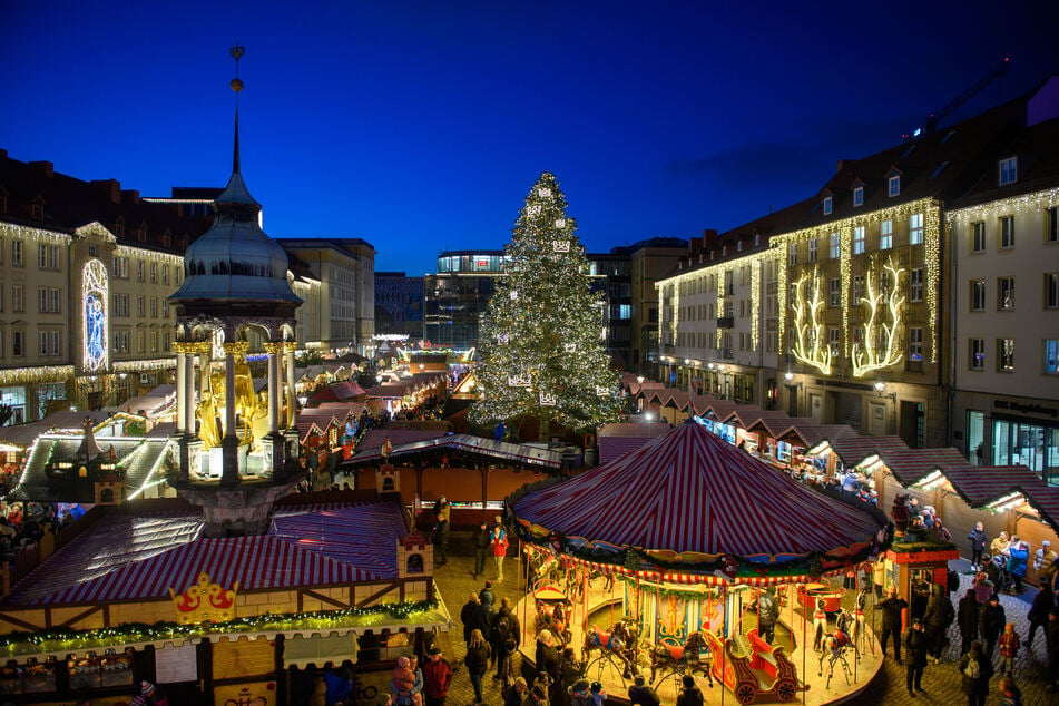 Der große Weihnachtsmarkt in Magdeburg feiert sein erstes geöffnetes Wochenende.