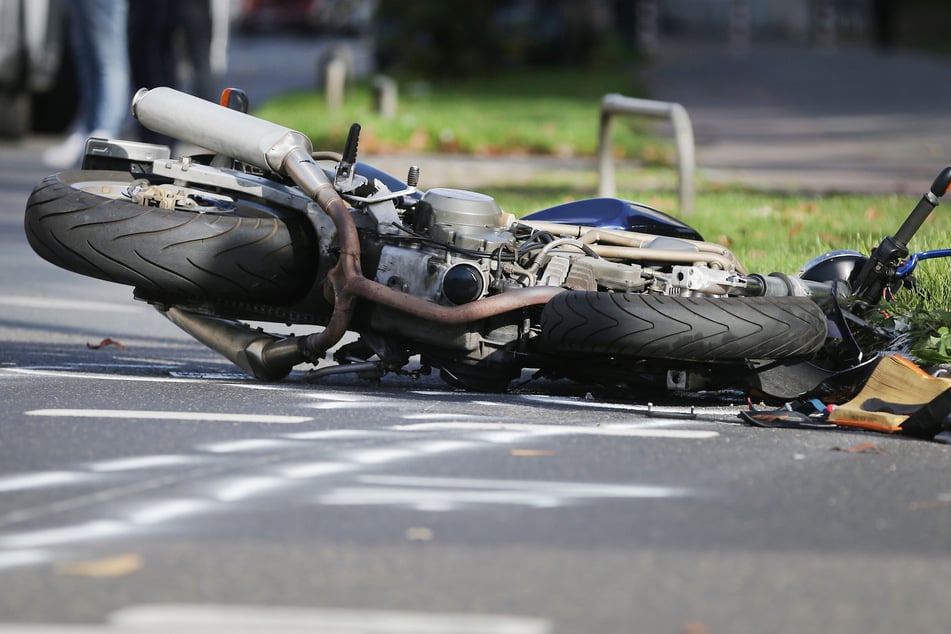 Ein Motorradunfall sorgte am Dienstag für Aufregung. (Symbolbild)