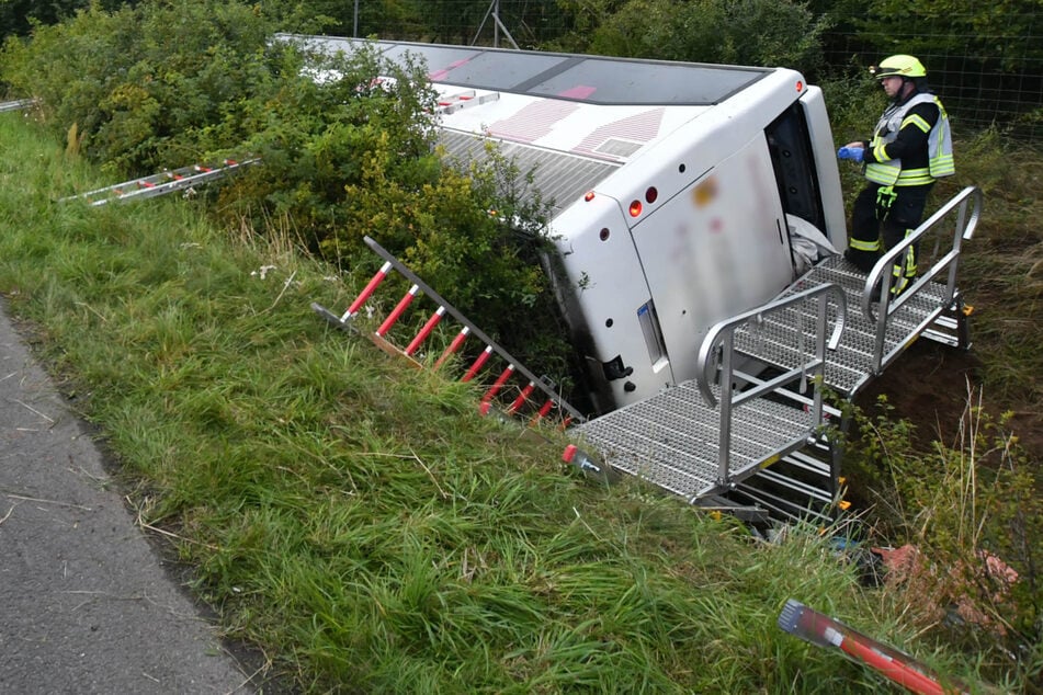 Unfall A2: Schwerer Verkehrsunfall mit einem Reisebus auf der A2: 18 Verletzte!
