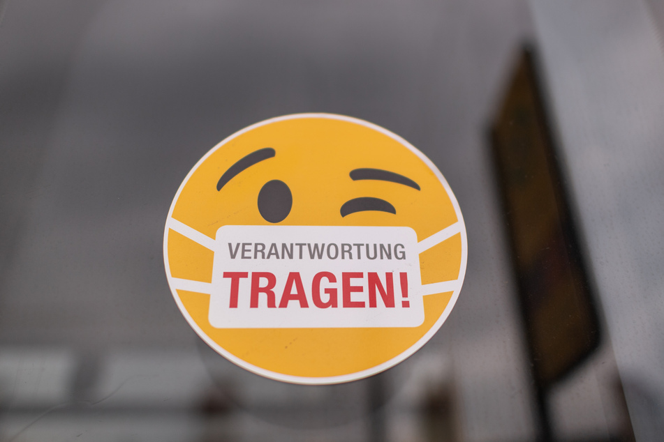 In Dresden und Umgebung gilt bereits seit Monaten eine Maskenpflicht in den Bussen und Bahnen. Diese wurde nun verschärft.
