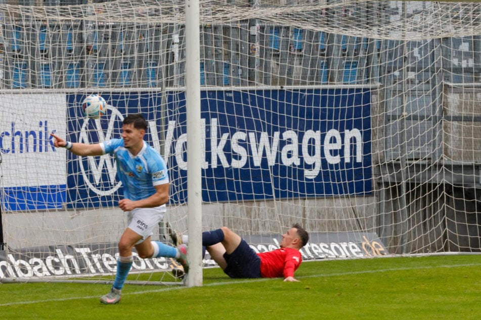 Endlich der erste Treffer von Maurizio Grimaldi (r.) für den CFC. Zum Sieg gegen Eilenburg hat es allerdings nicht gereicht.