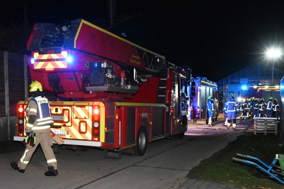 Insgesamt waren die Kameraden mit zehn Fahrzeugen und knapp 50 Kräften vor Ort.