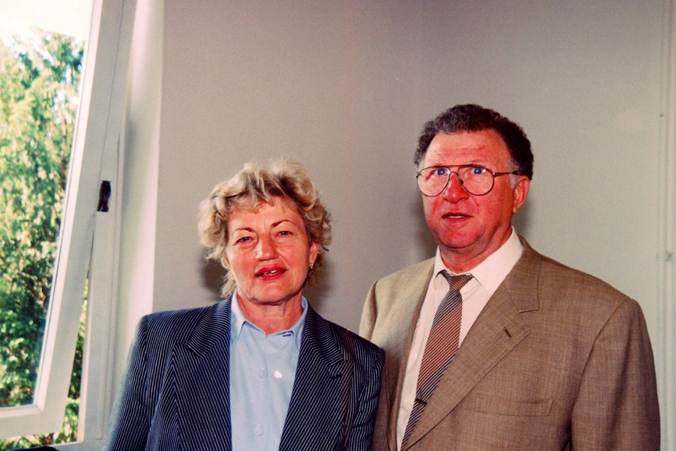 Elvira Becker (86) mit ihrem Mann Karl-Heinz (†63), der 1999 viel zu früh nach einem Kreisleiden verstarb.
