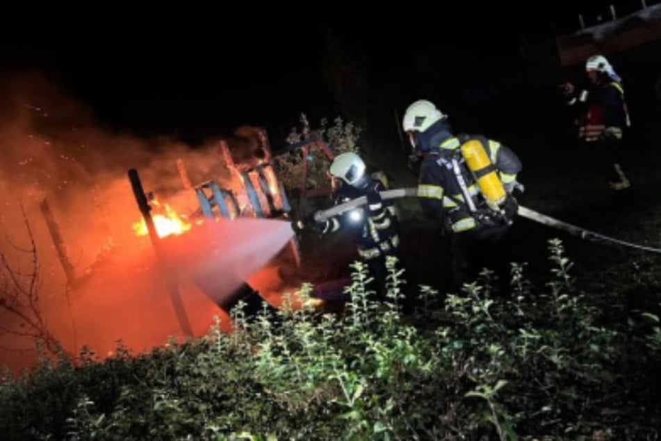 Die Einsatzkräfte konnten ein weiteres Ausbreiten verhindern.