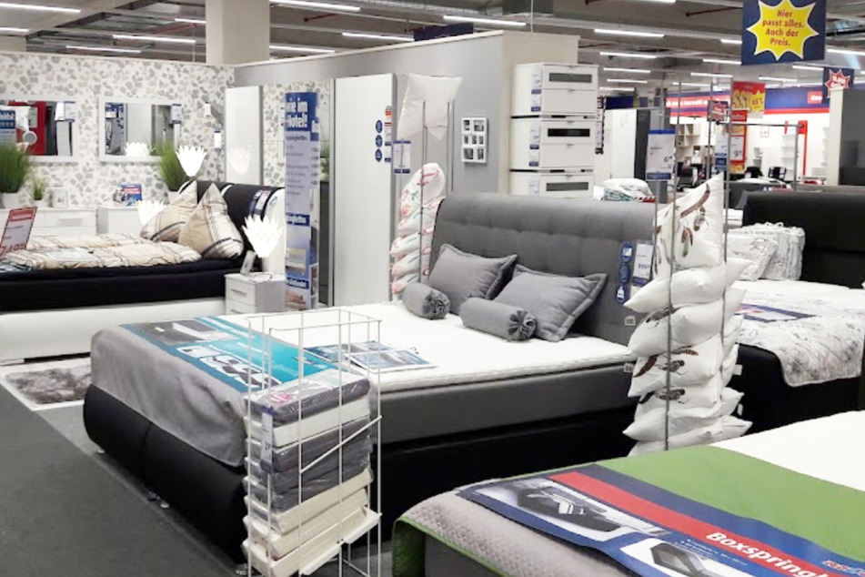 Dieser Möbelmarkt öffnet am Sonntag (22.5.) mit starken Angeboten