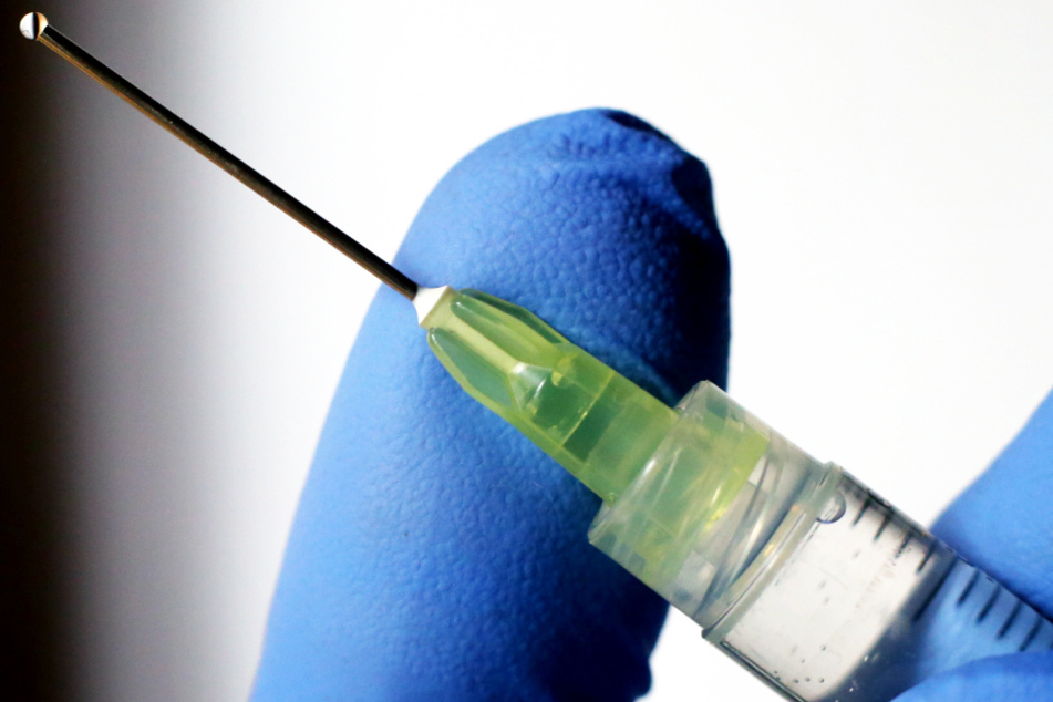 Hoffnung im Kampf gegen das Coronavirus: Am Samstag wird die erste Lieferung von 9750 Impfdosen erwartet. (Symbolbild)