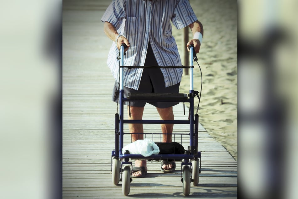 Mit Rollator und ohne Spanischkenntnisse sollte sich der Rentner mutterseelenallein in Panama zurechtfinden (Symbolfoto).