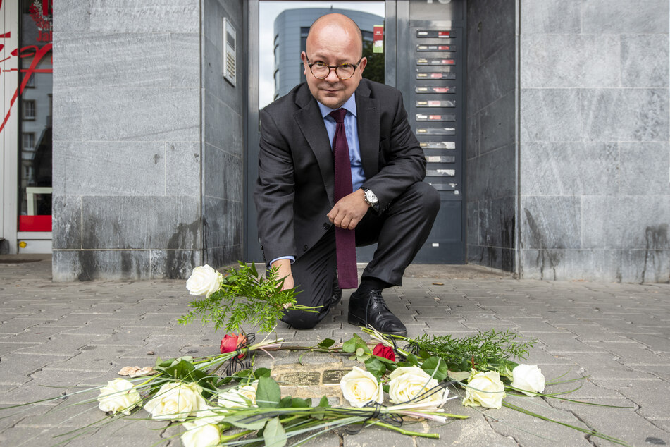 Auch Bundestagsmitglied Frank Müller-Rosentritt (38, FDP) nahm an der Verlegung des ersten Steins teil.