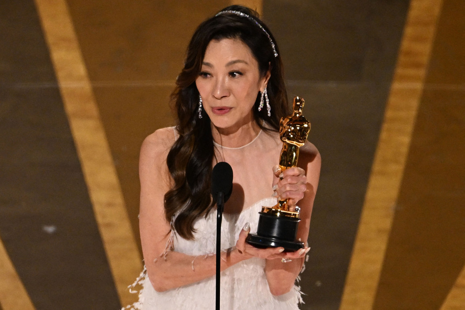 Auf der Bühne weinte Michelle Yeoh (60) Tränen der Freude.