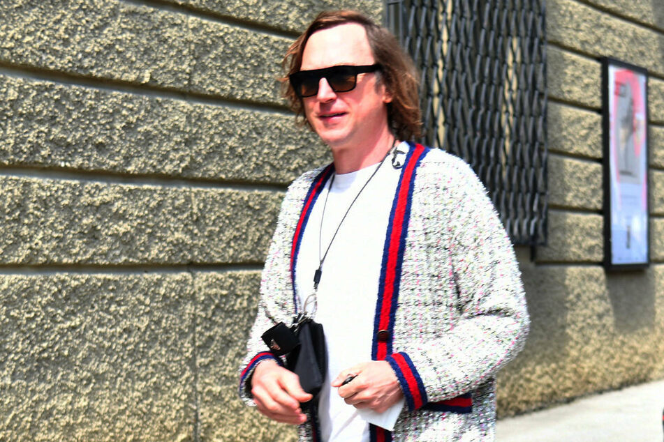 Lars Eidinger nimmt an der Eröffnung der Salzburger Festspiele teil. In seinem neuen Film "Nahschuss" spielt er einen Stasi-Mitarbeiter, der wegen Spionage zum Tod verurteilt wird.