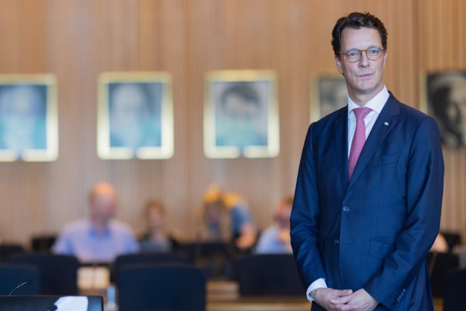 NRW-Ministerpräsident Hendrik Wüst (50) hat im Vorjahr fast 80.000 Euro für Fotos und Videos ausgegeben.