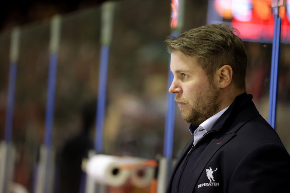 Cheftrainer Jussi Tuores (36) erzielte mit den Eispiraten einen Punkteschnitt von knapp 1,4.