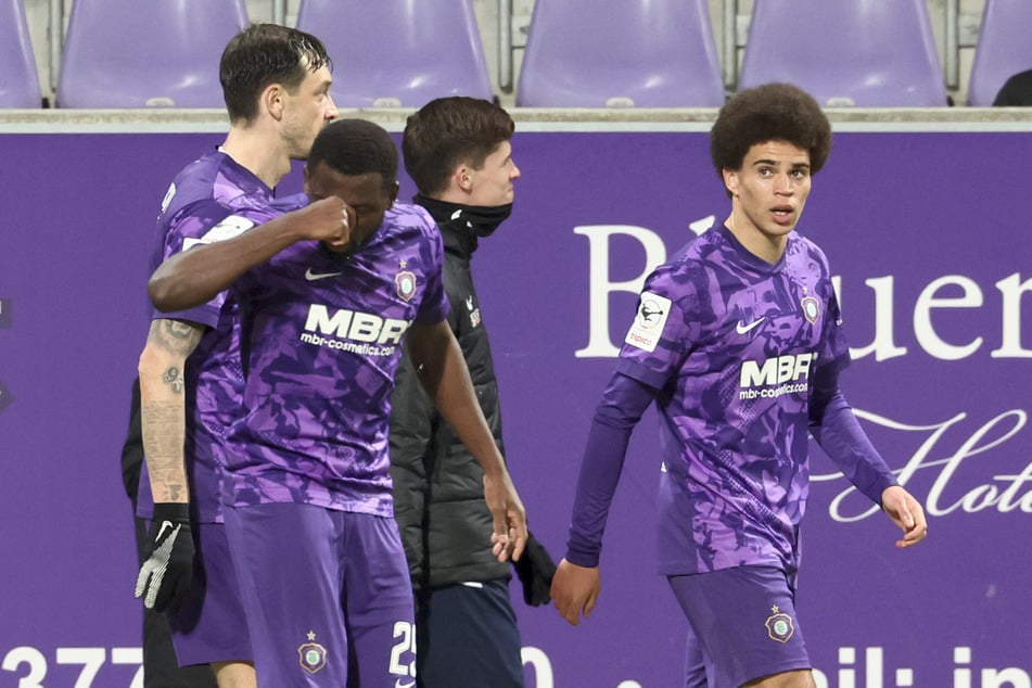 Jonah Fabisch (24, r.) schoss die Veilchen elf Minuten vor Spielende in Führung. Allerdings hatte Ingolstadt in der Nachspielzeit noch eine Antwort auf den Auer Treffer parat.