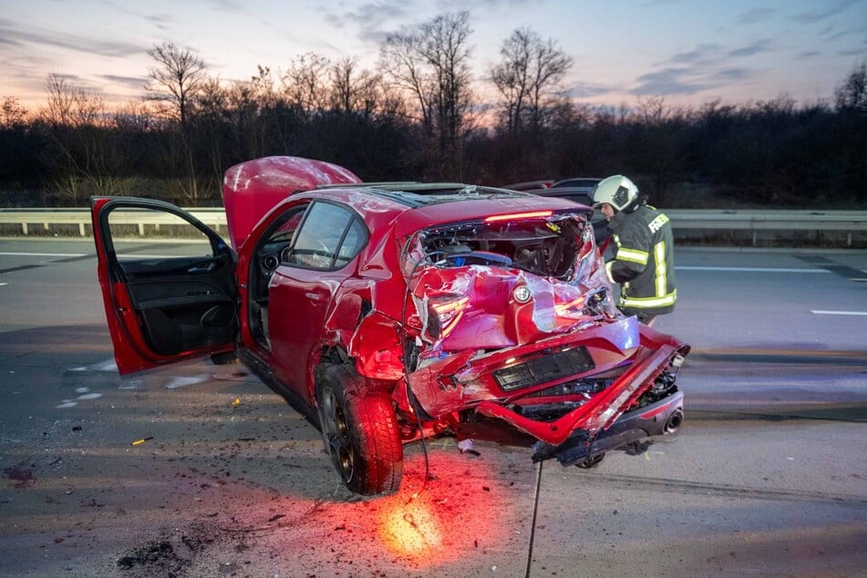 ... sowie ein Alfa Romeo waren schwer beschädigt.