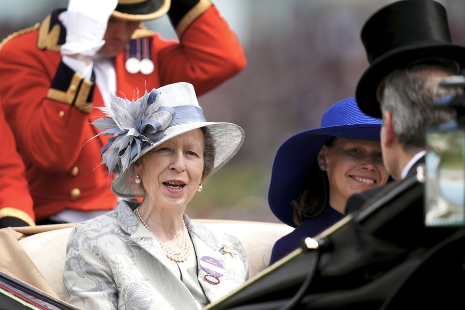Prinzessin Anne (73, links) wird schon bald wieder an royalen Veranstaltungen teilnehmen können.