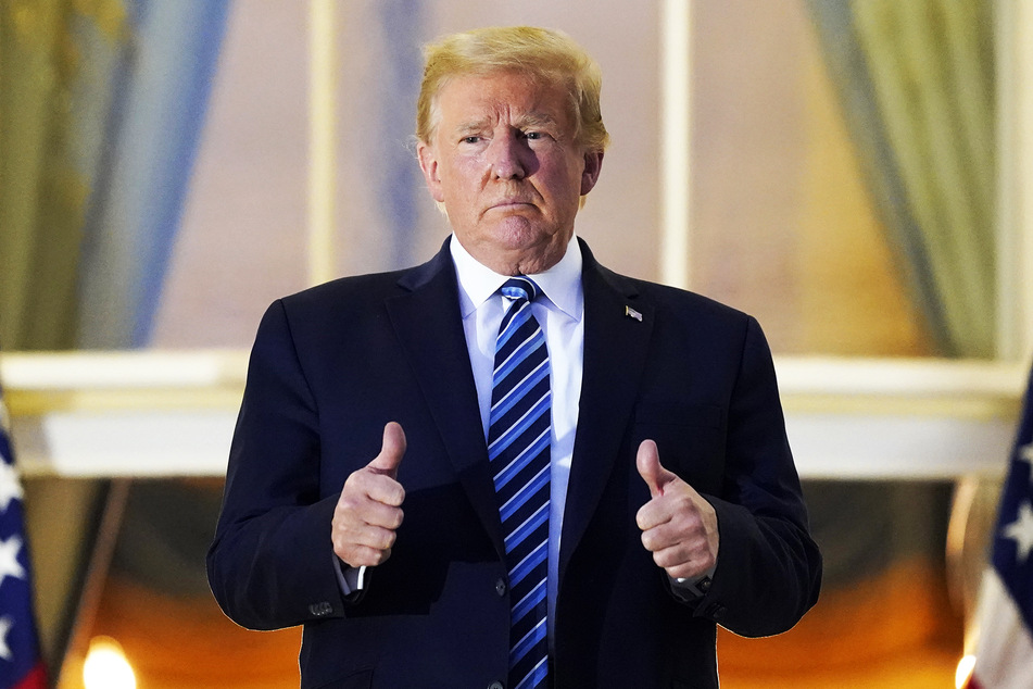 Donald Trump steht auf dem Balkon des Weißen Hauses, nachdem er das Walter-Reed-Militärkrankenhaus verlassen hat.