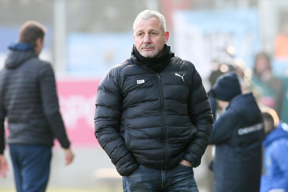 Die Viktoria hat sich am Sonntag mit sofortiger Wirkung von Trainer Pavel Dotchev (55) getrennt.