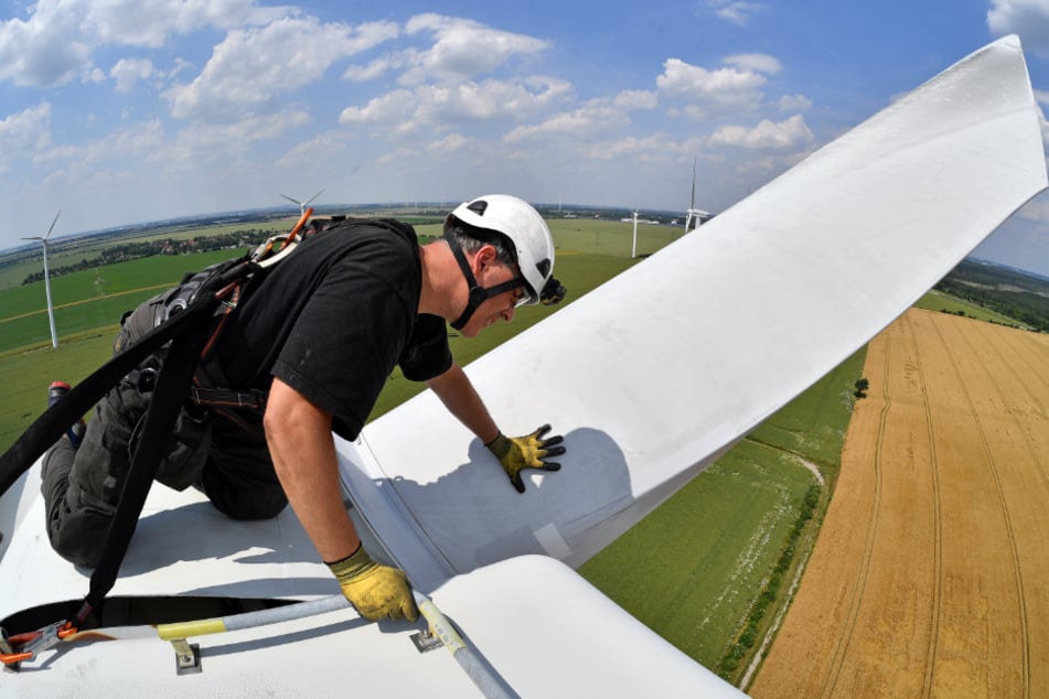 Schwindelerregend: Bis 2030 sind 730 von gegenwärtig 907 Windkraftanlagen nicht mehr wirtschaftlich. Sie könnten vom Netz genommen werden.