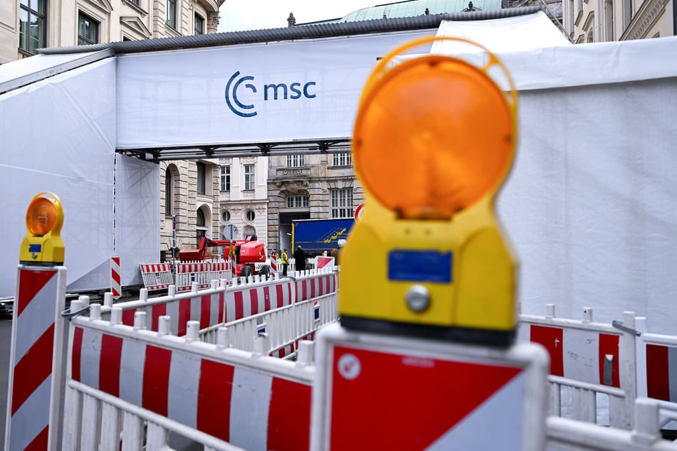 Die Straßen rund um das Hotel "Bayerischer Hof" wurden zur Münchner Sicherheitskonferenz abgesperrt.