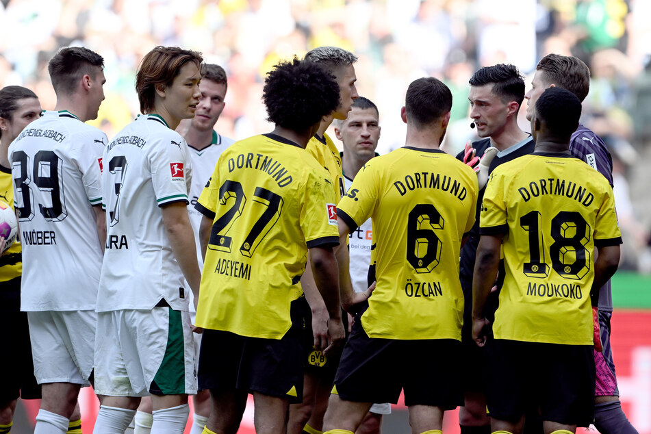 Heftige Diskussionen nach dem kuriosen Elfmeter für Borussia Dortmund.
