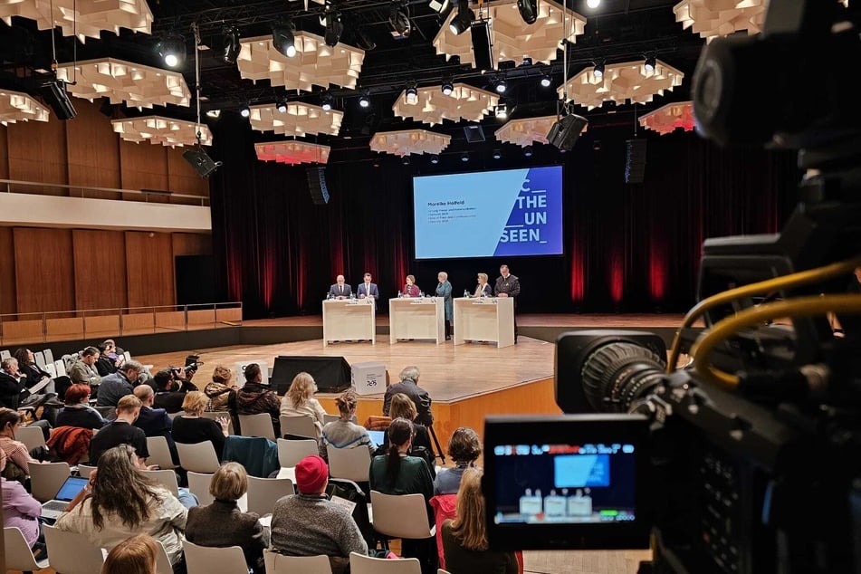 Im Carlowitz Congresscenter startet die Pressekonferenz zur Kulturhauptstadt-Eröffnung.