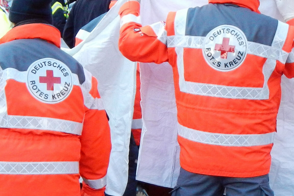 Tödlicher Unfall in Hofgeismar-Carlsdorf: Der Rettungsdienst konnte einem 84 Jahre alten Autofahrer nicht mehr helfen. (Symbolbild)