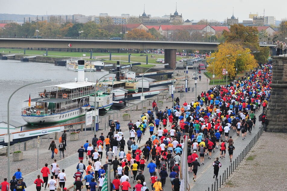 Im Oktober haben die Läufer beim Marathon die Carolabrücke im Blick. Diesmal muss die Strecke nach dem Brücken-Einsturz umgeplant werden.